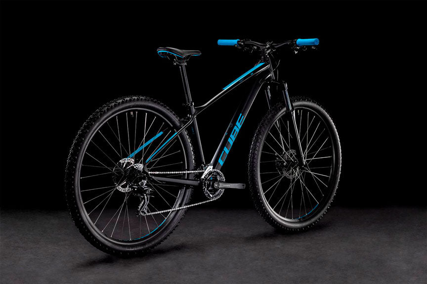 Bicicleta de montaña CUBE Aim 2022 Color black'n'Blue / Transmisión 2x8 velocidades